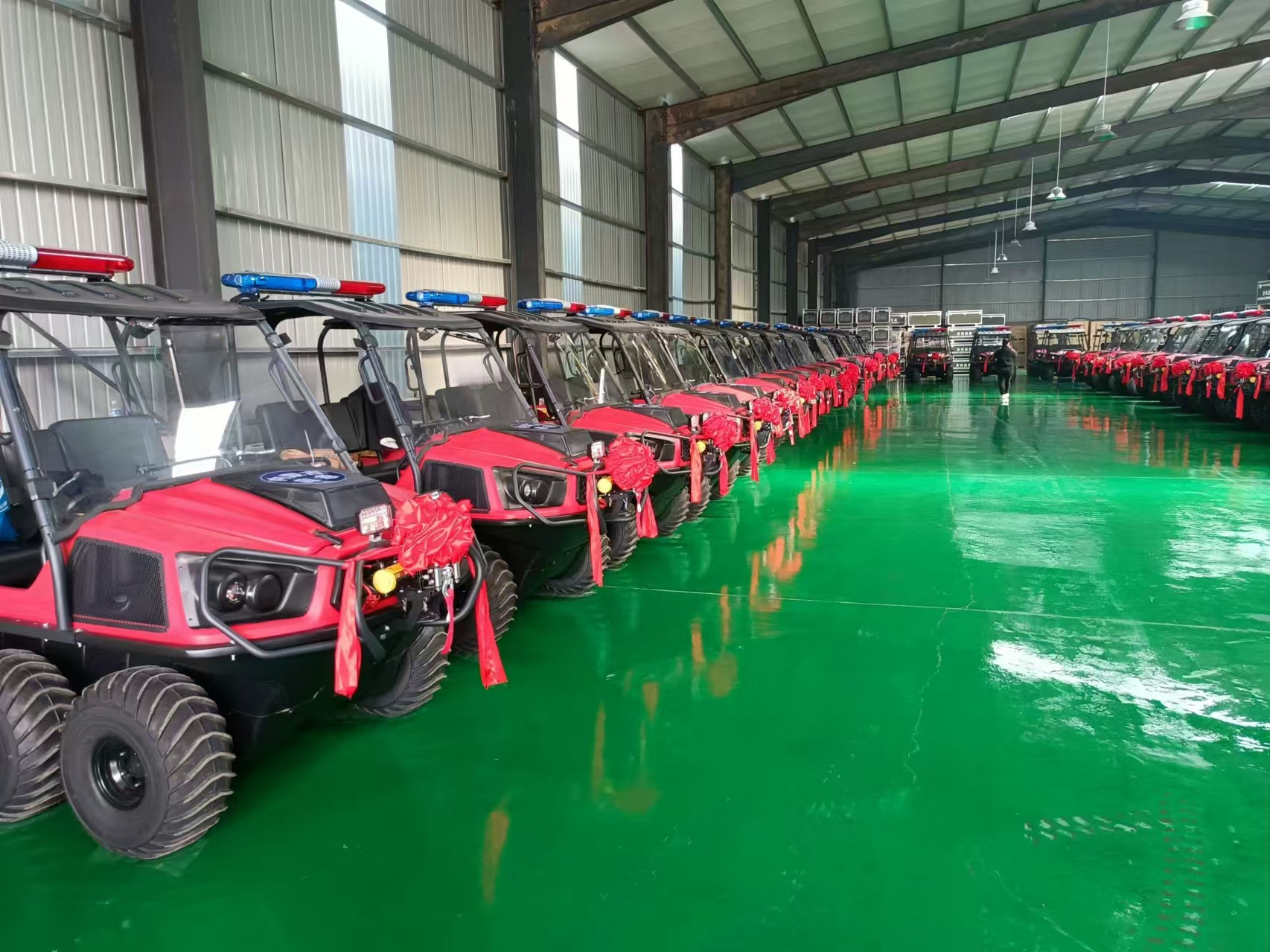 祝賀！河北五星“國債資金應急救援能力提升工程項目”中標的55輛“水陸兩棲車”列隊完畢，準備發(fā)貨！